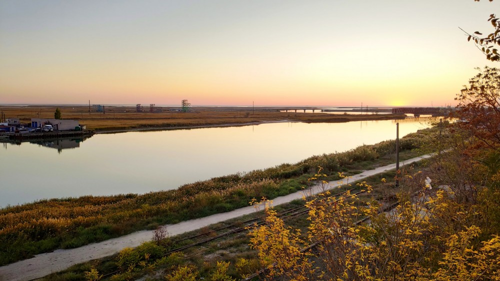 Осенний закат в Геническе